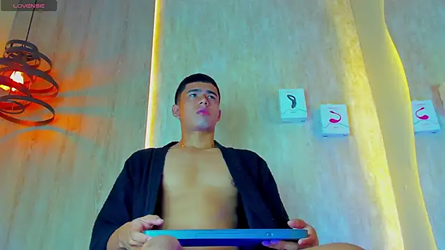 Snapshot of thaddeus_king chatting on February 9, 2025, 6:58 pm thaddeus king online show from February 9, 2025, 6:58 pm