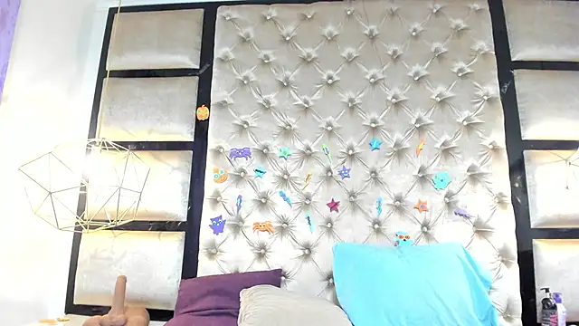 Aurora-Rossi online show from November 5, 2025, 2:55 am