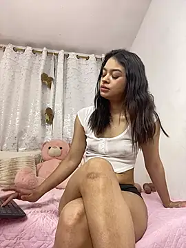 Lori Evanss online show from May 3, 2026, 3:23 am