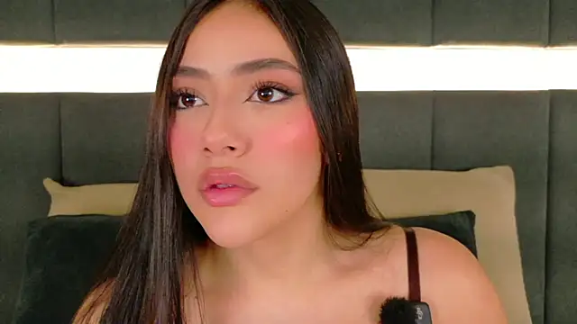 Snapshot of nicolle_pierce chatting on October 30, 2025, 1:45 pm nicolle pierce online show from October 30, 2025, 1:45 pm