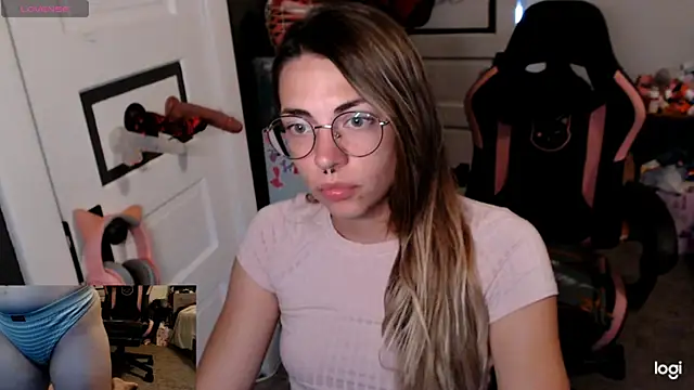 KSwonderland6 online show from November 5, 2025, 5:46 pm