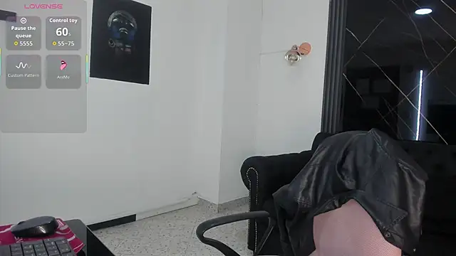 miacarperr1 online show from February 13, 2026, 8:49 pm