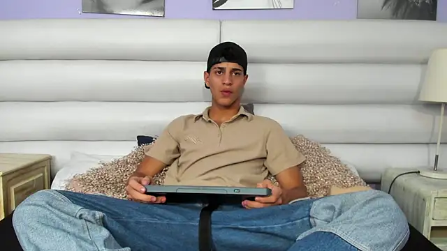 Snapshot of Tyler_Rodriguez chatting on February 26, 2025, 7:38 pm Tyler Rodriguez online show from February 26, 2025, 7:38 pm