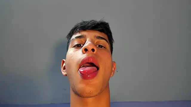 Snapshot of Tyler_Rodriguez chatting on February 26, 2025, 10:42 pm Tyler Rodriguez online show from February 26, 2025, 10:42 pm