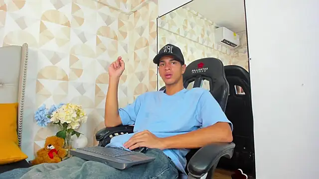 Snapshot of Tyler_Rodriguez chatting on March 3, 2025, 1:42 pm Tyler Rodriguez online show from March 3, 2025, 1:42 pm