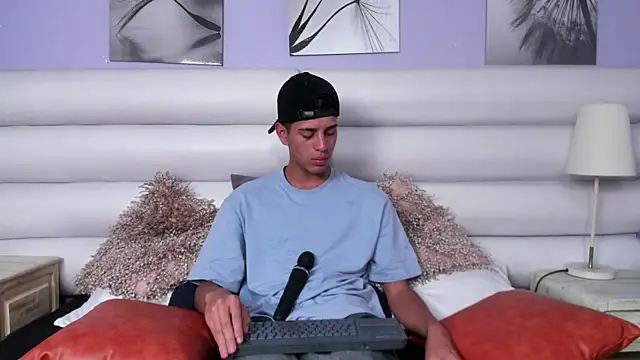 Snapshot of Tyler_Rodriguez chatting on March 3, 2025, 7:49 pm Tyler Rodriguez online show from March 3, 2025, 7:49 pm