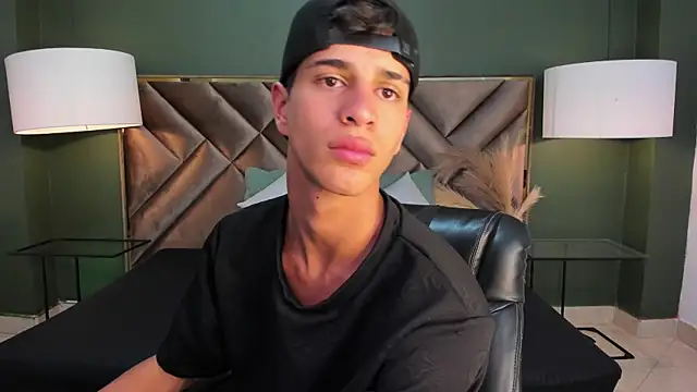 Snapshot of Tyler_Rodriguez chatting on March 5, 2025, 3:40 am Tyler Rodriguez online show from March 5, 2025, 3:40 am