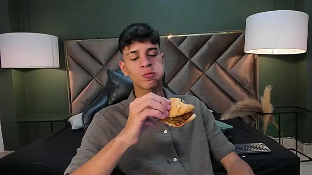 Snapshot of Tyler_Rodriguez chatting on March 9, 2025, 3:22 am Tyler Rodriguez online show from March 9, 2025, 3:22 am