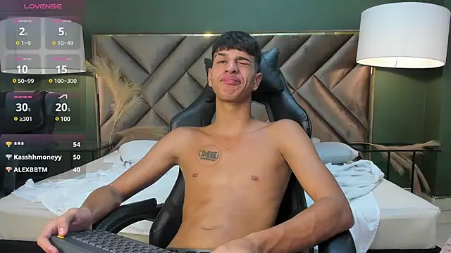 Snapshot of Tyler_Rodriguez chatting on March 10, 2025, 10:37 am Tyler Rodriguez online show from March 10, 2025, 10:37 am