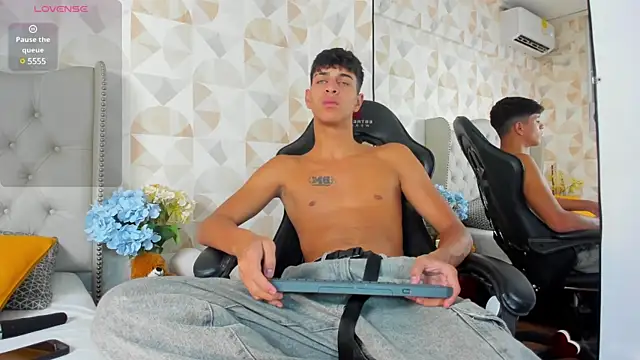 Snapshot of Tyler_Rodriguez chatting on March 17, 2025, 2:12 pm Tyler Rodriguez online show from March 17, 2025, 2:12 pm