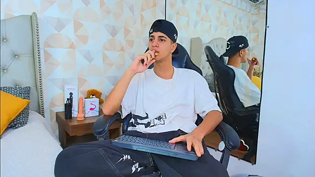 Snapshot of Tyler_Rodriguez chatting on September 11, 2025, 9:59 pm Tyler Rodriguez online show from September 11, 2025, 9:59 pm