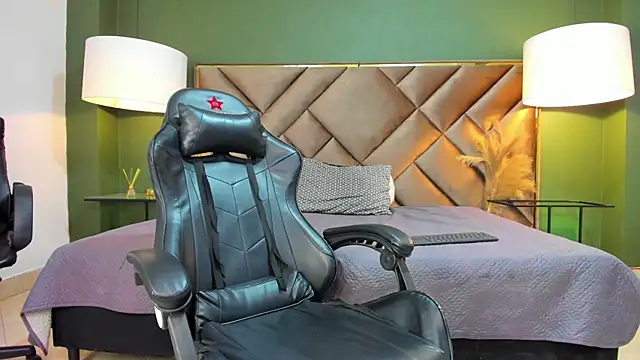 Snapshot of Tyler_Rodriguez chatting on September 30, 2025, 3:33 am Tyler Rodriguez online show from September 30, 2025, 3:33 am