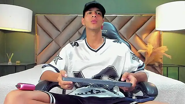 Snapshot of Tyler_Rodriguez chatting on October 8, 2025, 9:56 pm Tyler Rodriguez online show from October 8, 2025, 9:56 pm