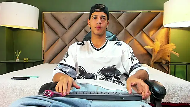 Snapshot of Tyler_Rodriguez chatting on October 9, 2025, 9:02 pm Tyler Rodriguez online show from October 9, 2025, 9:02 pm