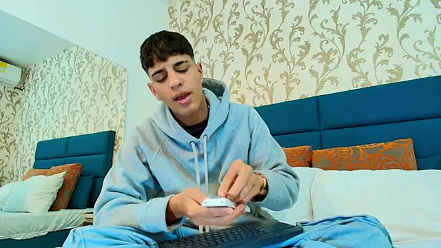 Snapshot of Tyler_Rodriguez chatting on October 21, 2025, 12:00 am Tyler Rodriguez online show from October 21, 2025, 12:00 am