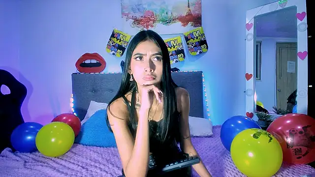Snapshot of Amberx_Sweet chatting on June 19, 2026, 8:01 pm Amberx Sweet online show from June 19, 2026, 8:01 pm