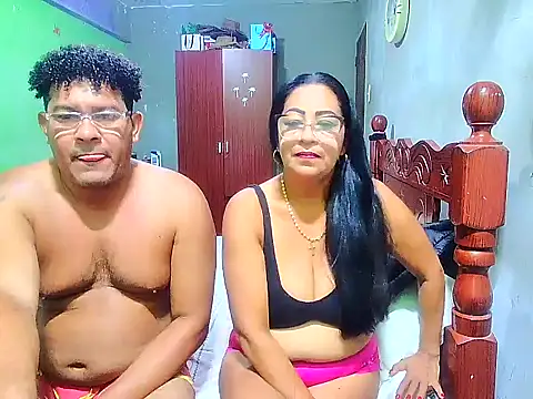 Snapshot of rosi_pamela chatting on December 28, 2024, 6:08 pm rosi pamela online show from December 28, 2024, 6:08 pm