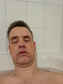 Hectorthyssen1 online show from February 17, 2025, 8:04 pm