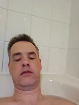 Hectorthyssen1 online show from February 18, 2025, 8:14 pm