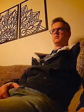 Hectorthyssen1 online show from April 30, 2026, 10:58 pm
