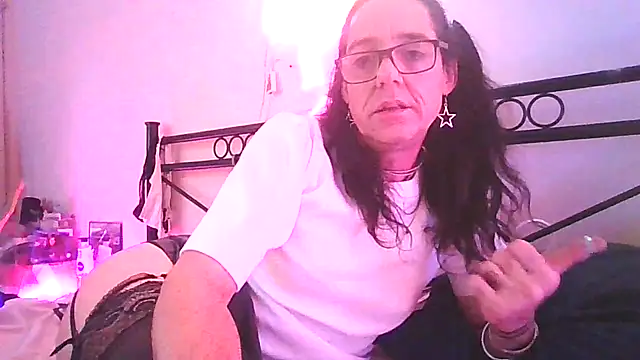 ingrid1982 online show from September 24, 2025, 3:43 am