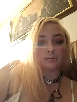 Snapshot of IzanamiNova chatting on December 4, 2024, 3:15 am IzanamiNova online show from December 4, 2024, 3:15 am