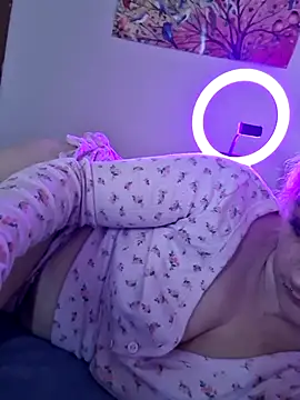 Snapshot of IzanamiNova chatting on February 1, 2025, 7:55 pm IzanamiNova online show from February 1, 2025, 7:55 pm