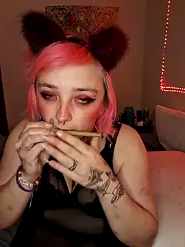 Snapshot of IzanamiNova chatting on March 21, 2025, 6:27 am IzanamiNova online show from March 21, 2025, 6:27 am