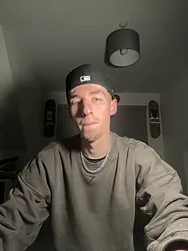 Snapshot of MikesWood21 chatting on December 2, 2024, 11:07 pm MikesWood21 online show from December 2, 2024, 11:07 pm