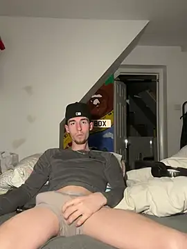 Snapshot of MikesWood21 chatting on January 14, 2025, 2:40 am MikesWood21 online show from January 14, 2025, 2:40 am