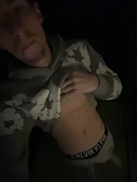 Snapshot of MikesWood21 chatting on October 4, 2025, 11:25 pm MikesWood21 online show from October 4, 2025, 11:25 pm