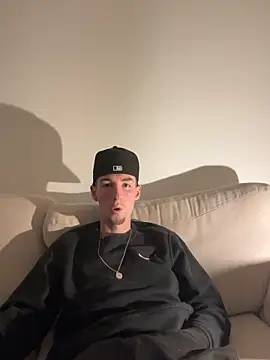 Snapshot of MikesWood21 chatting on October 7, 2025, 12:52 am MikesWood21 online show from October 7, 2025, 12:52 am