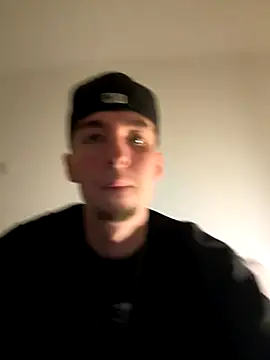 Snapshot of MikesWood21 chatting on October 15, 2025, 12:00 am MikesWood21 online show from October 15, 2025, 12:00 am