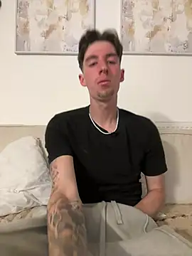 Snapshot of MikesWood21 chatting on May 18, 2026, 11:54 pm MikesWood21 online show from May 18, 2026, 11:54 pm