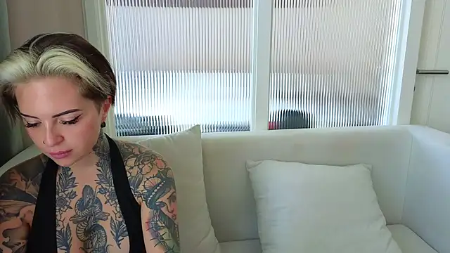 Alexandersonxo online show from April 27, 2026, 2:20 am