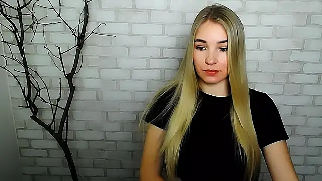 Snapshot of Queen_ofLove chatting on December 15, 2024, 2:16 pm Queen ofLove online show from December 15, 2024, 2:16 pm