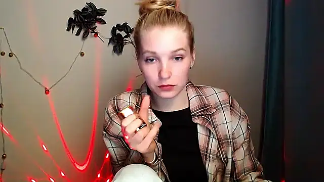 Queen ofLove online show from May 2, 2026, 5:29 pm