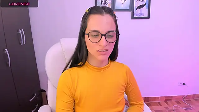 mariaan m  online show from February 11, 2025, 11:44 pm