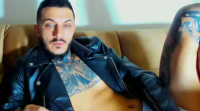 MentoXXL online show from January 3, 2025, 4:59 pm