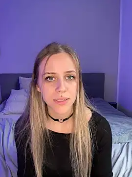 lunawolf21 online show from December 4, 2024, 8:23 am