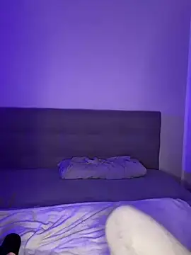 lunawolf21 online show from December 20, 2024, 7:39 pm