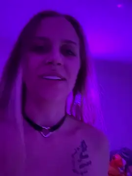 lunawolf21 online show from January 1, 2025, 8:47 pm