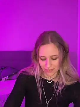 lunawolf21 online show from January 12, 2025, 7:11 am