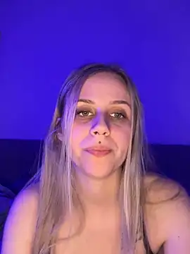 lunawolf21 online show from February 1, 2025, 5:47 pm