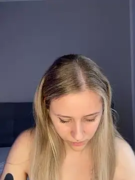 lunawolf21 online show from February 27, 2025, 7:12 am