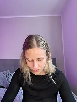 lunawolf21 online show from March 11, 2025, 7:15 am