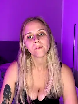 lunawolf21 online show from October 17, 2025, 6:32 pm