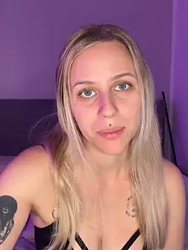 lunawolf21 online show from October 21, 2025, 6:47 am