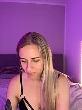 lunawolf21 online show from October 31, 2025, 7:31 am