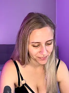 lunawolf21 online show from November 5, 2025, 7:30 am